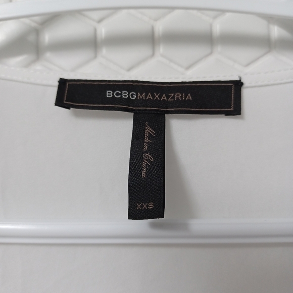 BCBGMAXAZRIA Alaine Contrast Yike V Neck Top Blouse - White / Blue - Picture 7 of 8